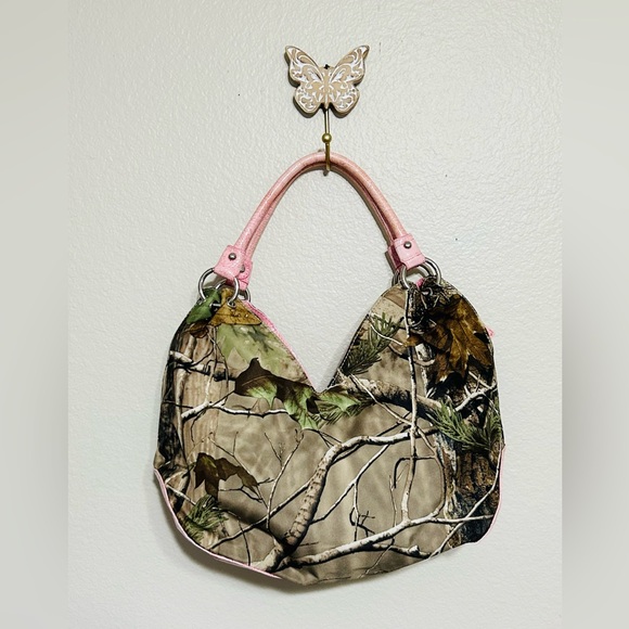 Realtree Pink and Camouflage Shoulder Women's Bag - Picture 4 of 13
